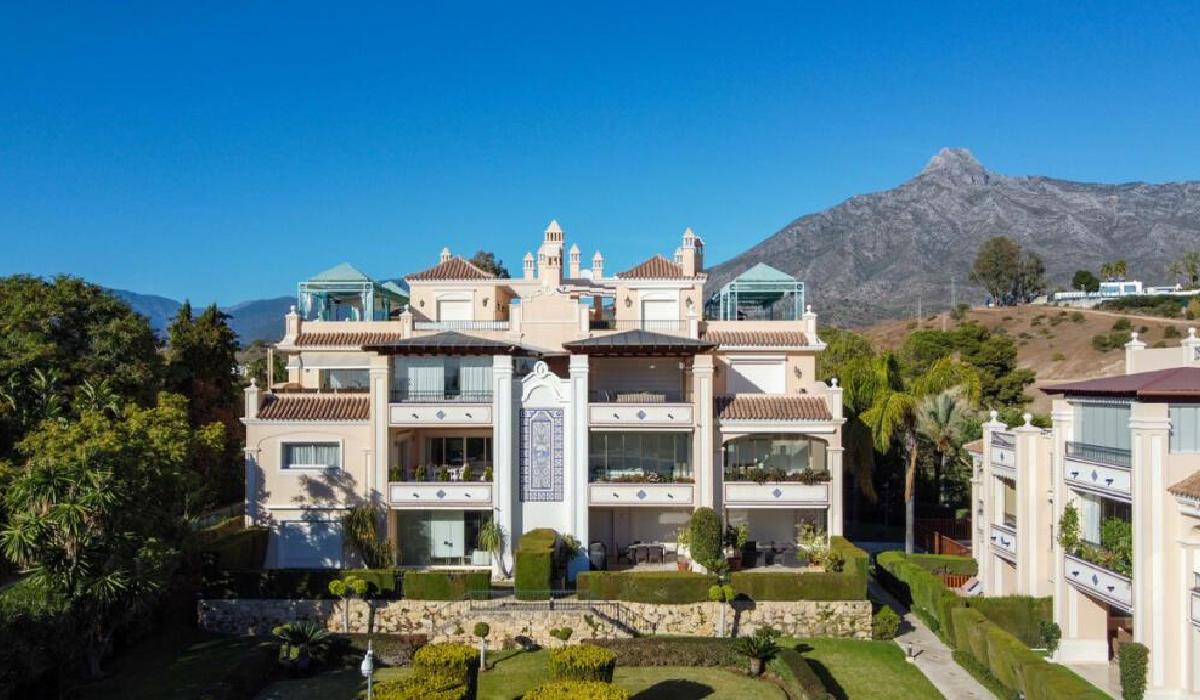 Luxurious Three-bedroom Apartment on Marbella's Golden Mile with Ocean Views