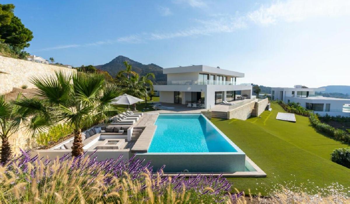 Luxurious Seven-Bedroom Villa with Panoramic Views in Monte Mayor, Benahavís