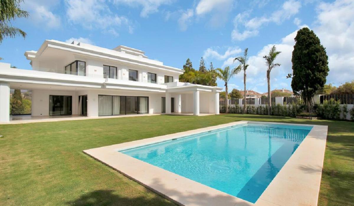 Luxurious 6-Bedroom Villa in Exclusive Lomas del Marbella Club, Marbella