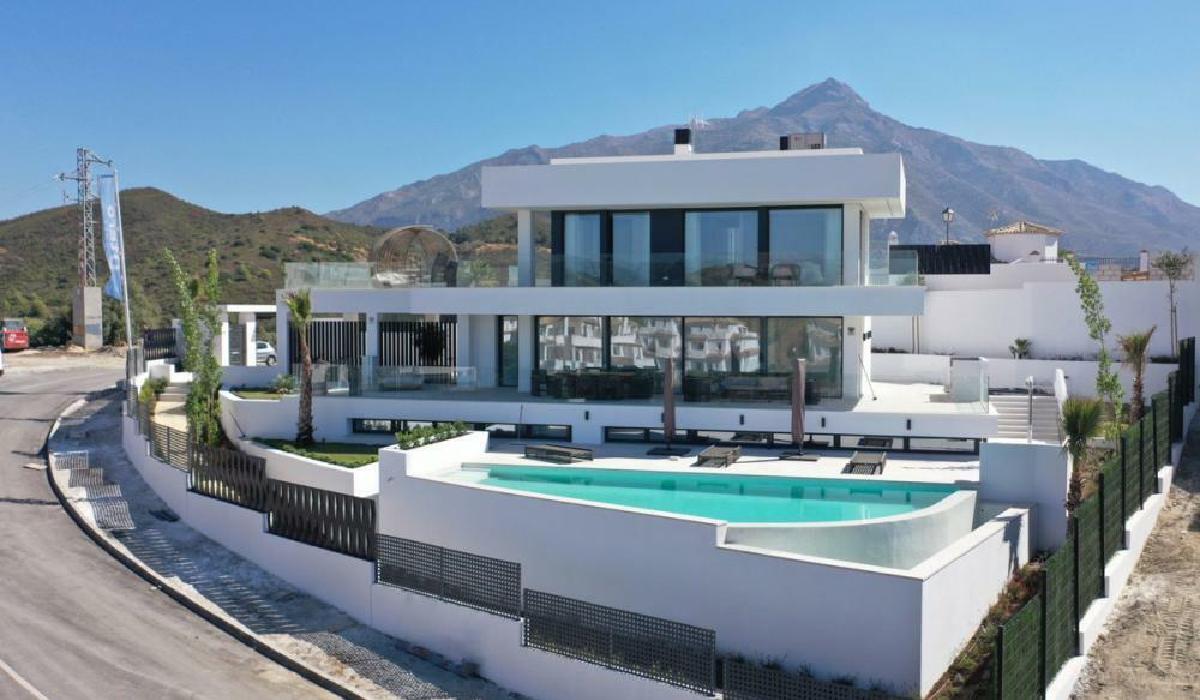 Luxurious Villa with Stunning Sea Views in Marbella