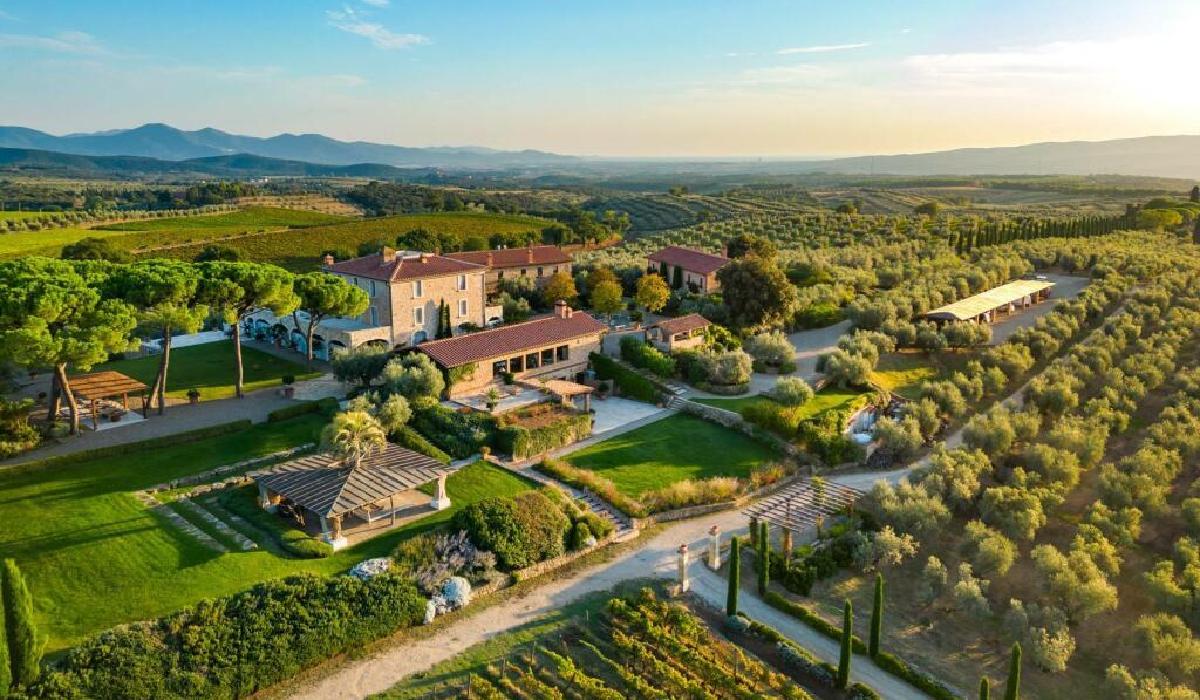 Magnificent Tuscan Estate with Olive Groves and Vineyards