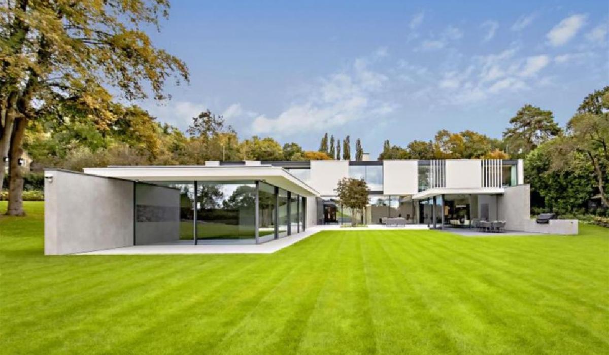 Luxurious High-Tech House for Sale in Radlett with State-of-the-Art Features