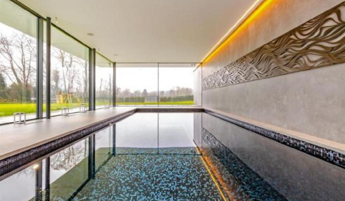 Luxurious High-Tech House for Sale in Radlett with State-of-the-Art Features