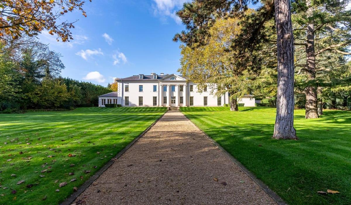 Luxury White House Lookalike Mansion in London Hits the Market for Nearly £30 Million