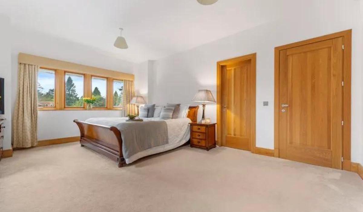 Discover the Tranquility of The Lake House in Lostock